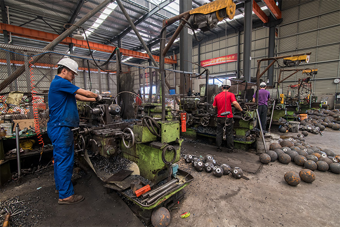 鹿泉网架配件车间